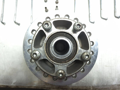 2016 Harley Davidson Dyna Fxdbp Front Wheel Axle Hub & 31 Spoke OEM
