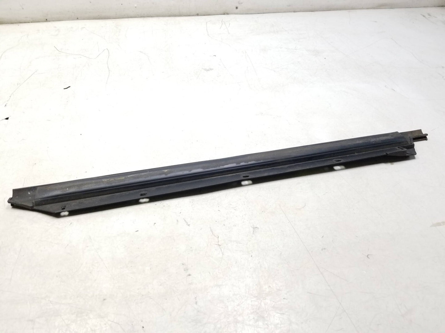 2008 - 2015 Nissan Rogue Rear Door Window Belt Seal Driver Side Left 2pcs OEM