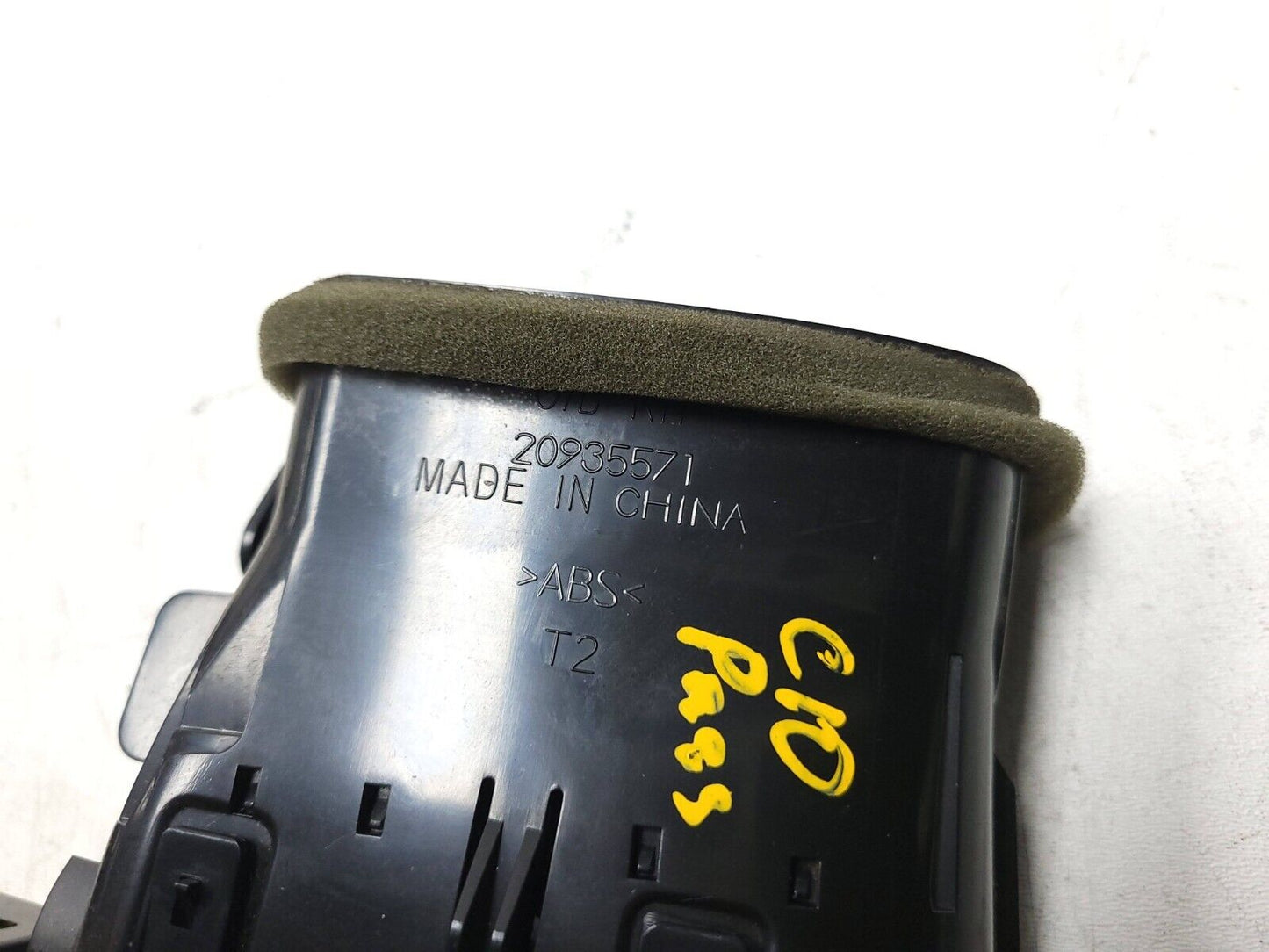 2010- 2014 Chevrolet Suburban Console Air Vent Grille W Center Left & Right OEM