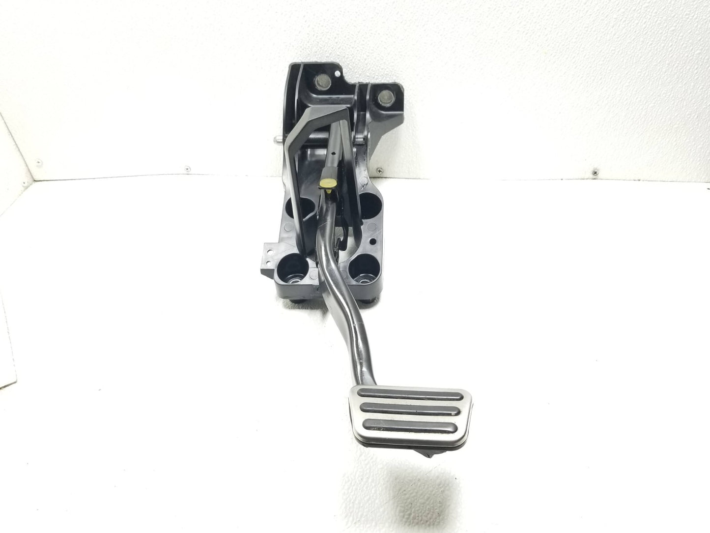 2016 Ford Mustang Gt Brake Pedal W/ Bracket Assy OEM