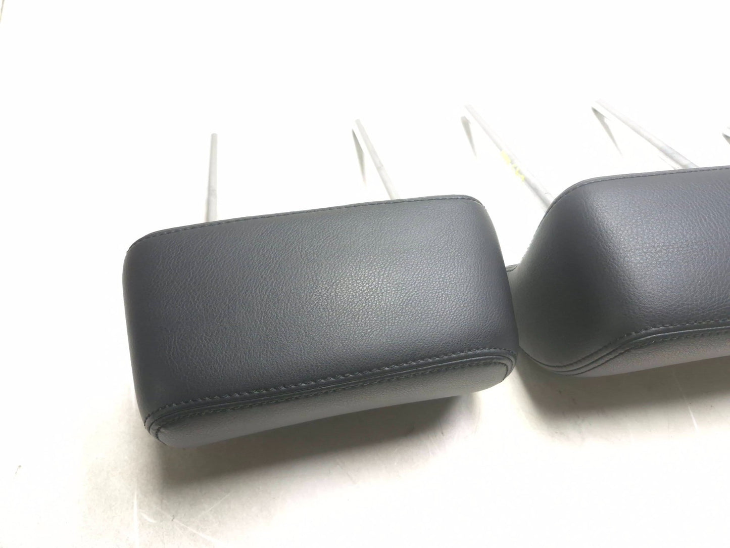 2011 Volkswagen Tiguan Rear Seat Headrest 3pcs OEM