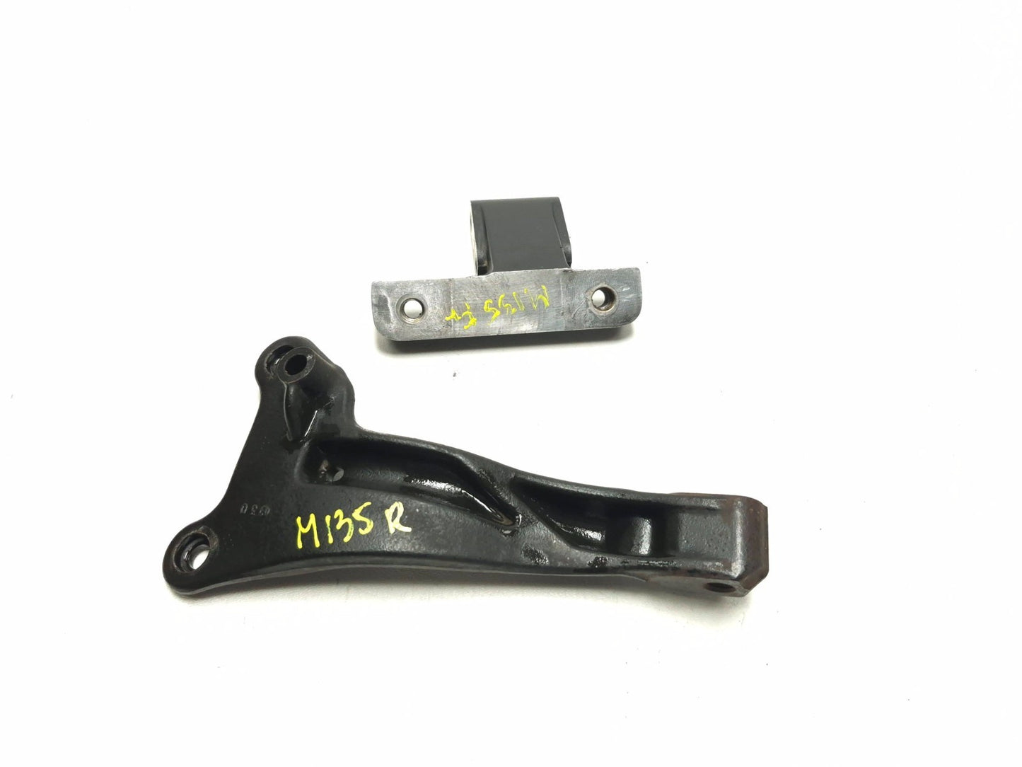 2016 Harley Davidson Dyna Fxdbp Rear Muffler Bracket & Engine Support Pair OEM