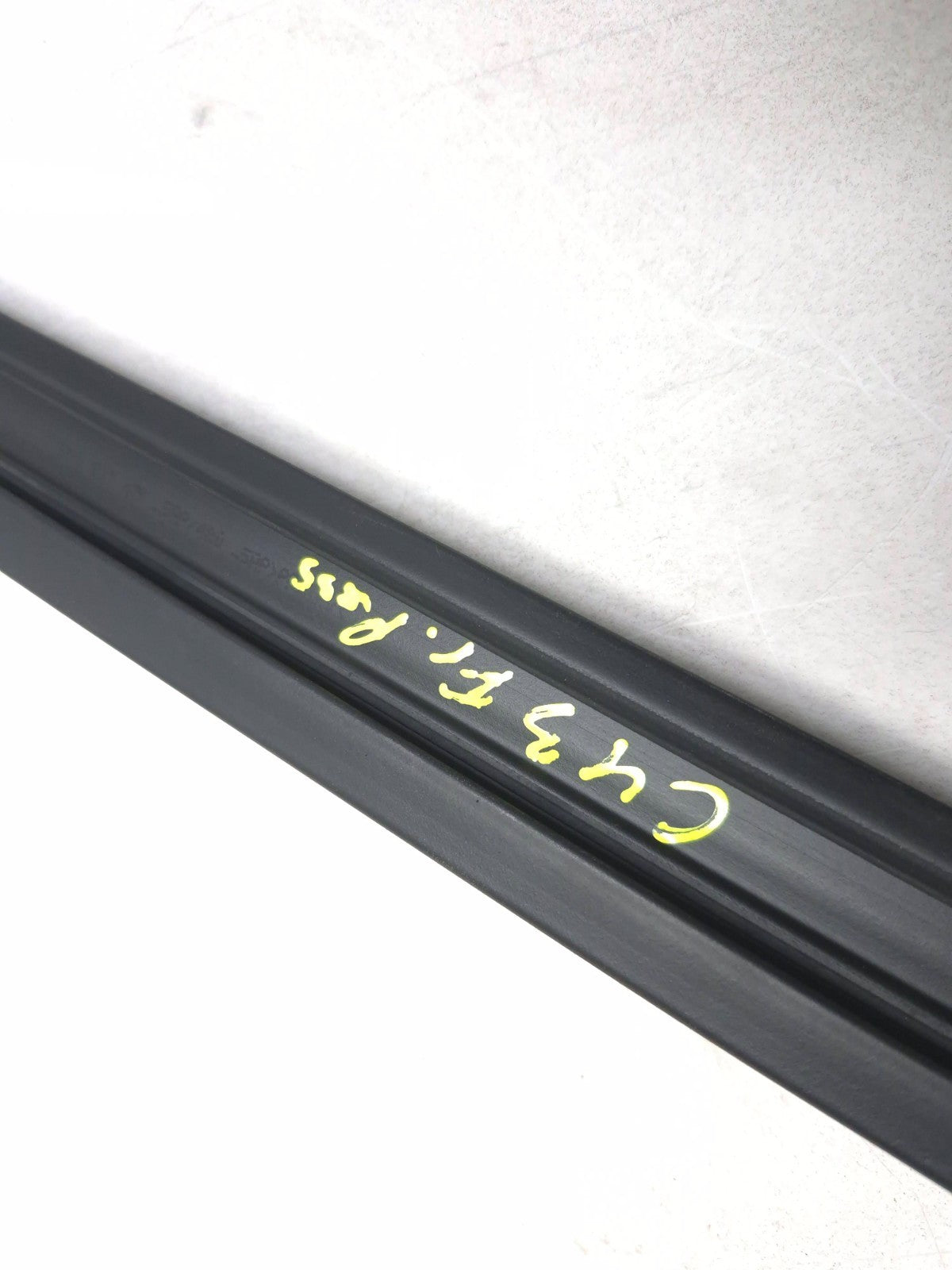 2011 Volkswagen Tiguan Front Door Weatherstrip Seal Passenger Side Rh 4pcs OEM