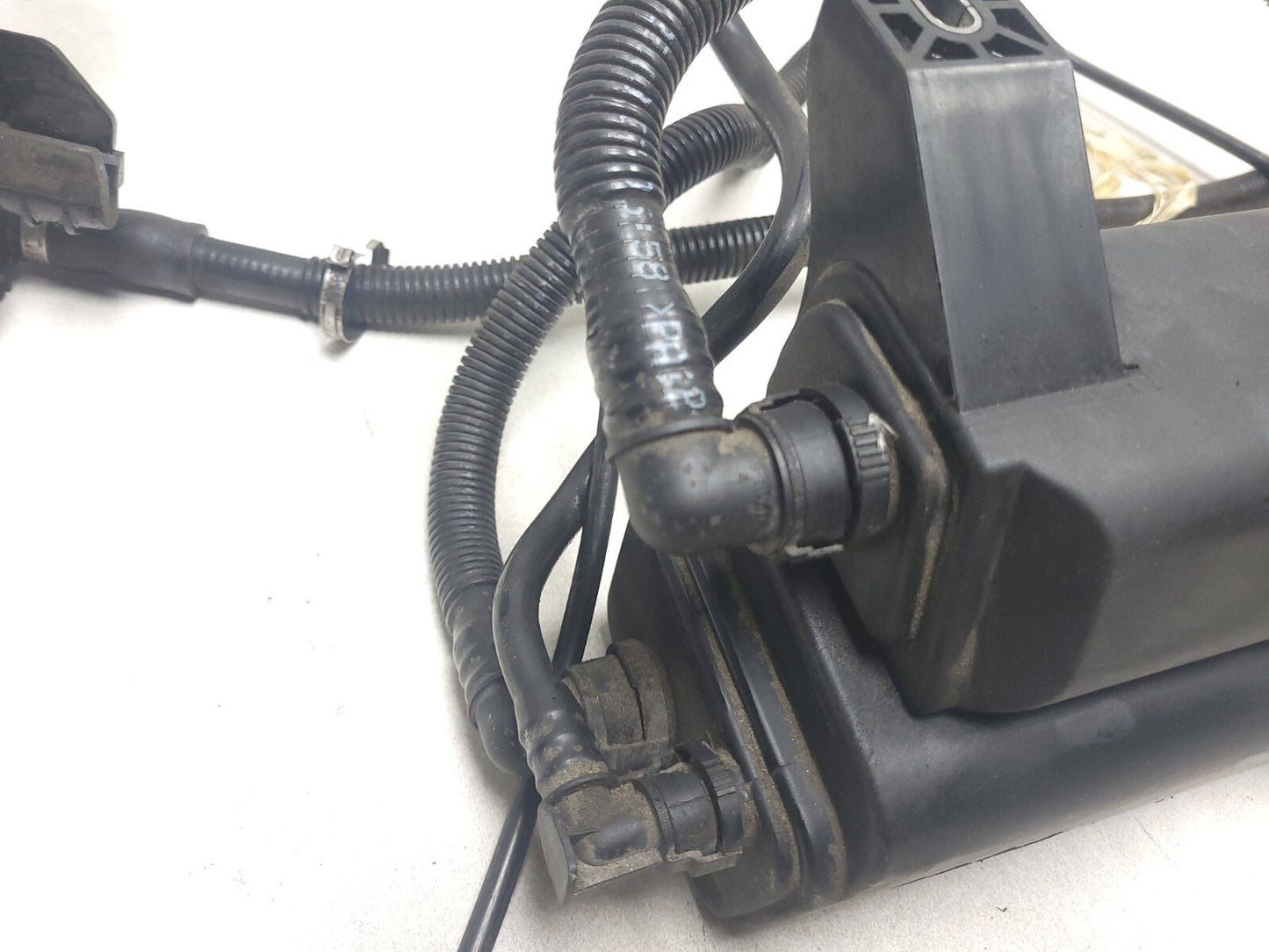 2007 Range Rover 4.2l Fuel Vapor Canister W/ Valve OEM
