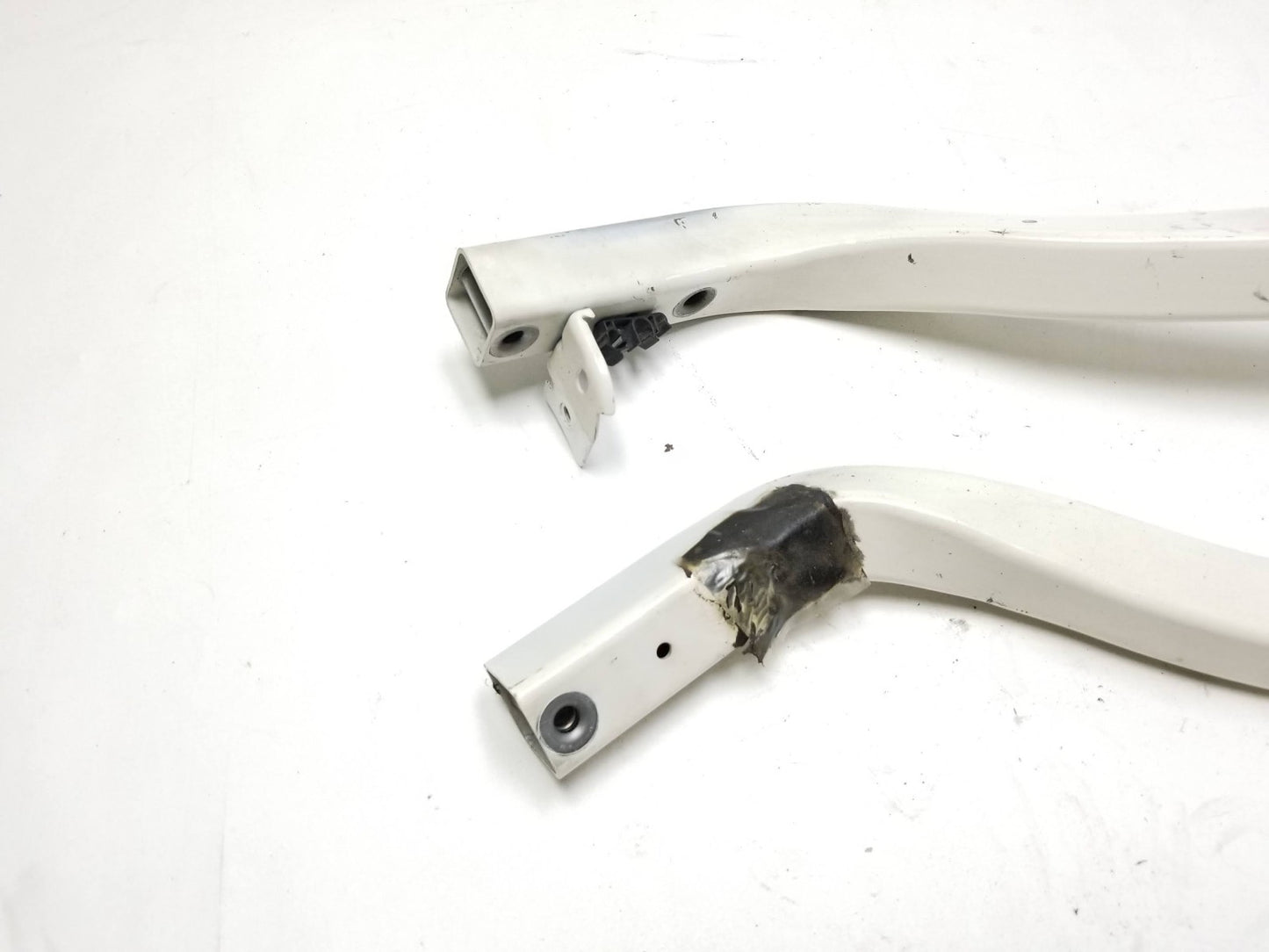 2012 Jeep Grand Cherokee Fender Bracket OEM