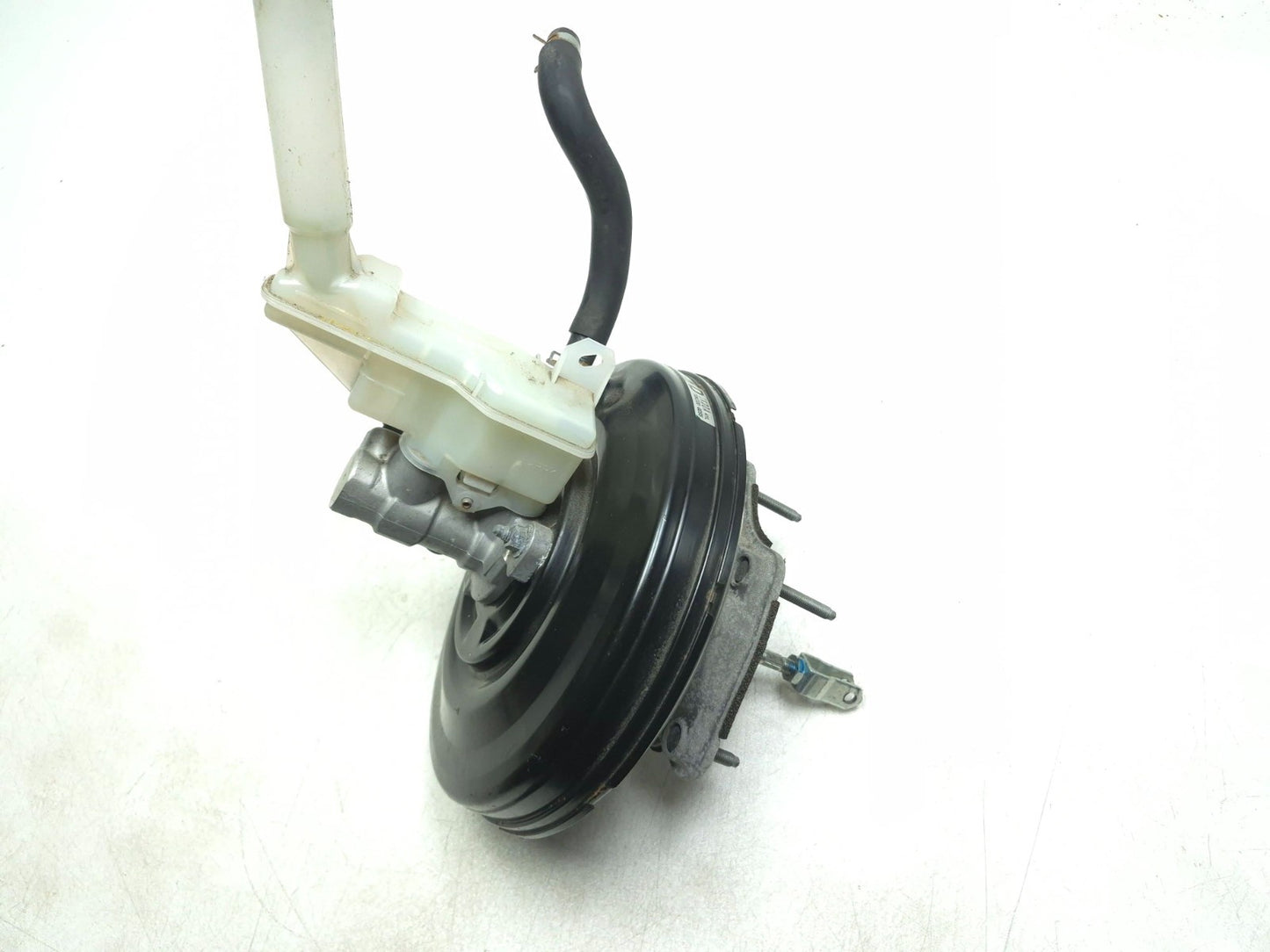 2015 Nissan Juke Power Brake Booster W/ Master Cylinder OEM