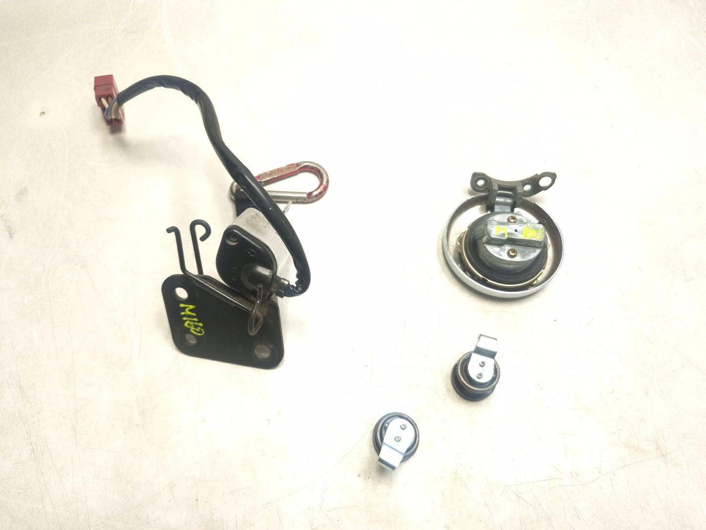 2004 Kawasaki Vulcan 800 Vn800 Ignition Set Key Lock Fuel Tank Cap OEM