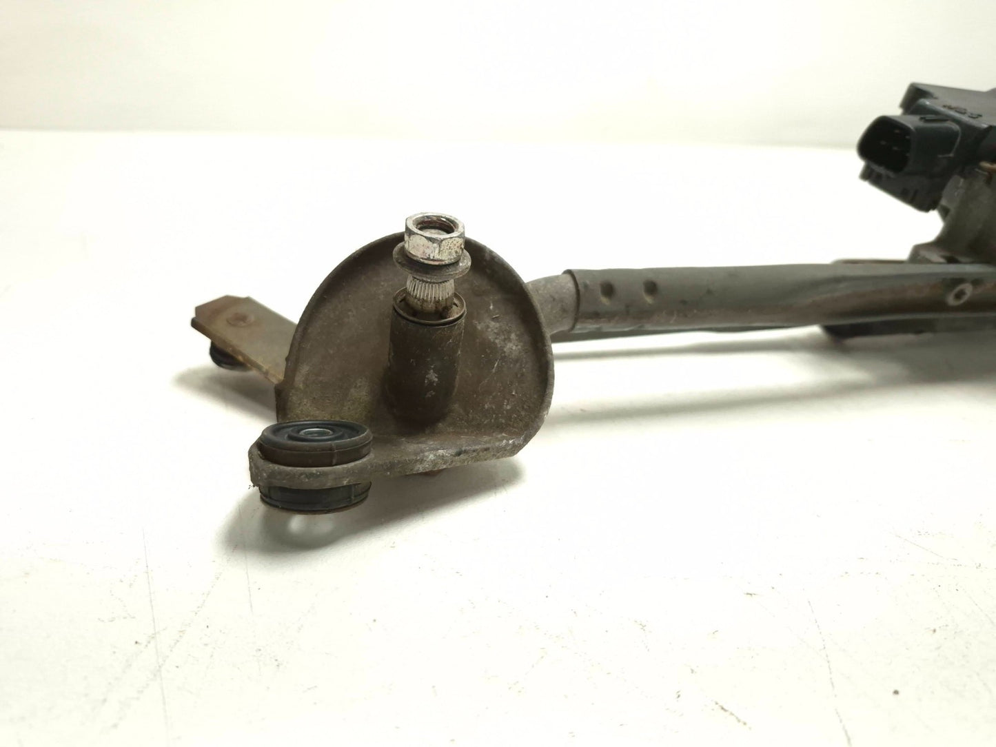 2007 Toyota Corolla Windshield Wiper Motor W/ Linkage OEM