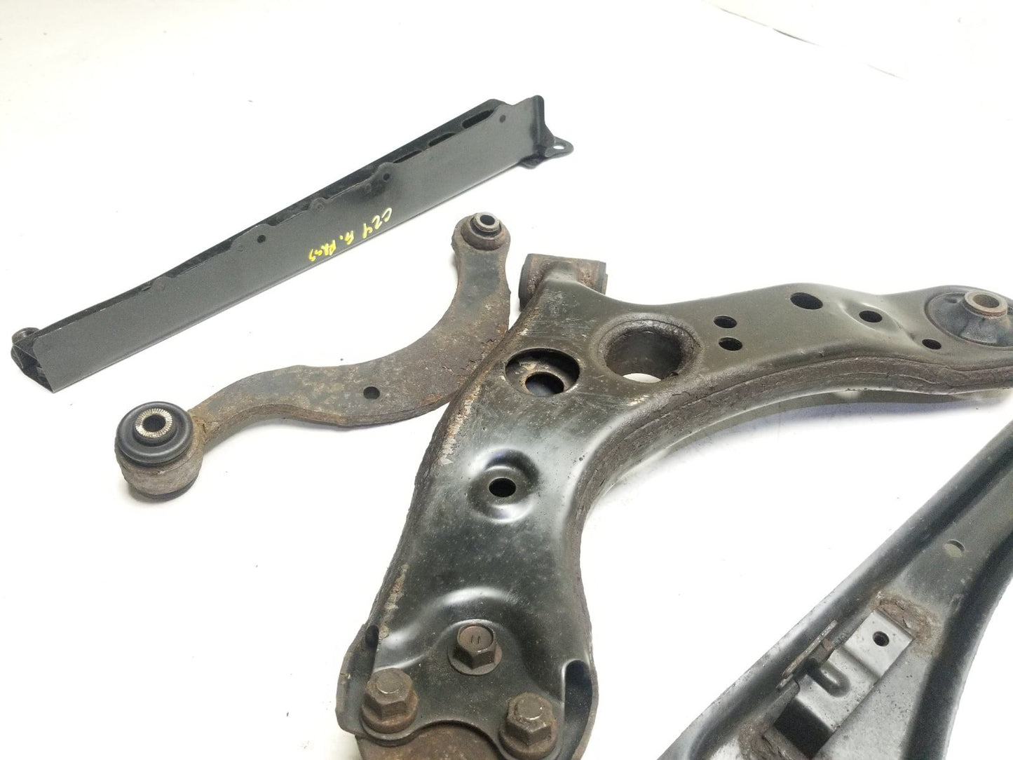 11-17 Lexus CT200h Rear Control Arm Passenger Side 5pcs Oem✅