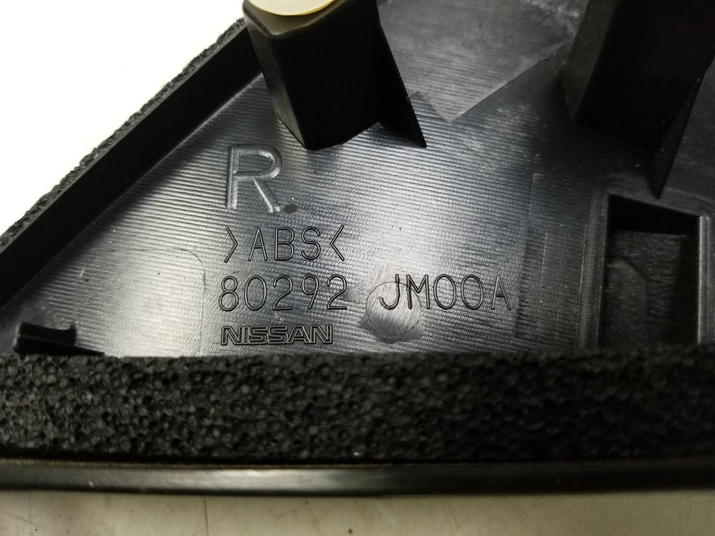 2008 - 2015 Nissan Rogue Front Door Corner Inner Mirror Cover Left & Right OEM