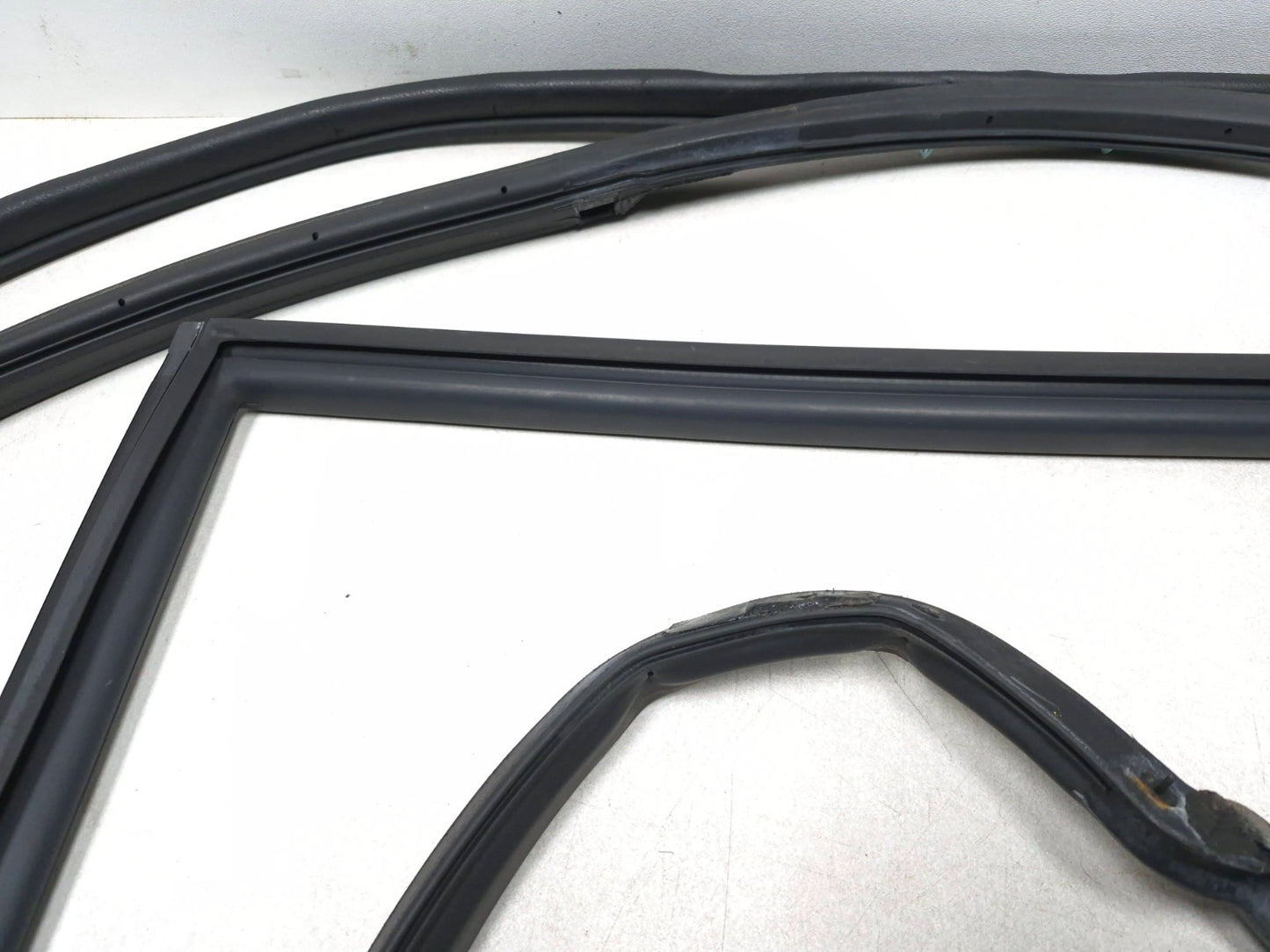 2007 Saab 9-5 Aero Rear Passenger Door Weatherstrip Seal Kit OEM