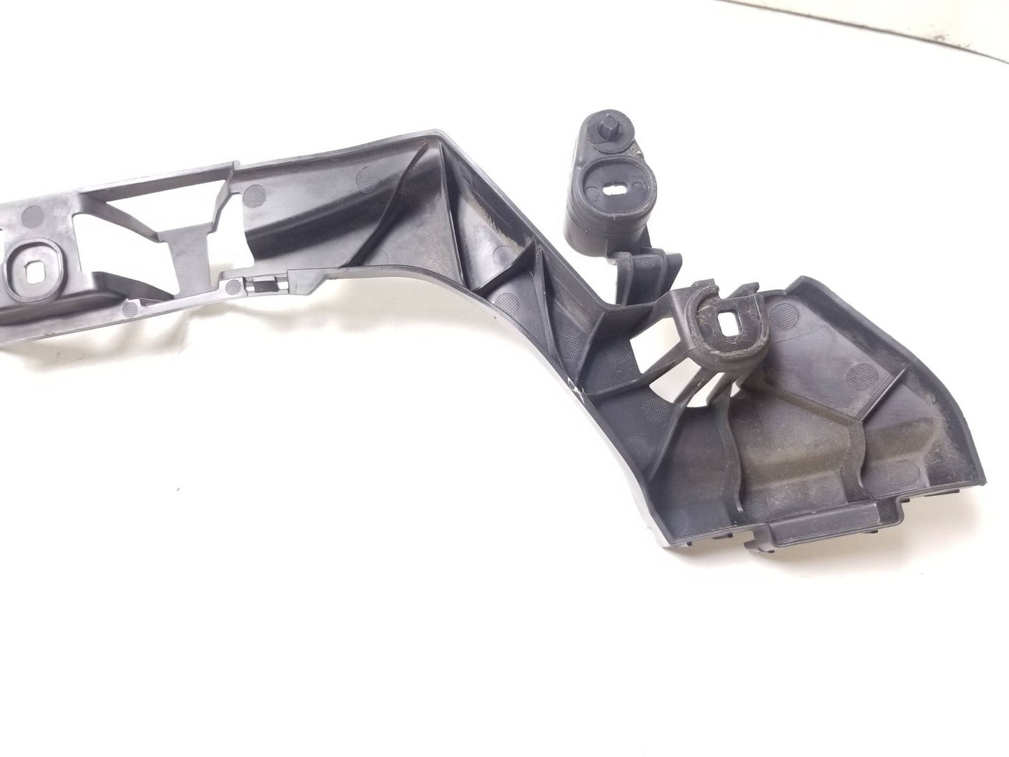 2017 Jaguar Xe Rear Bumper Center Support Mount Bracket OEM