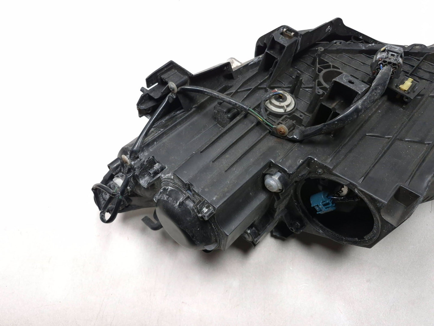 2011 Mazda Cx-9 Headlight Passenger Side Right OEM