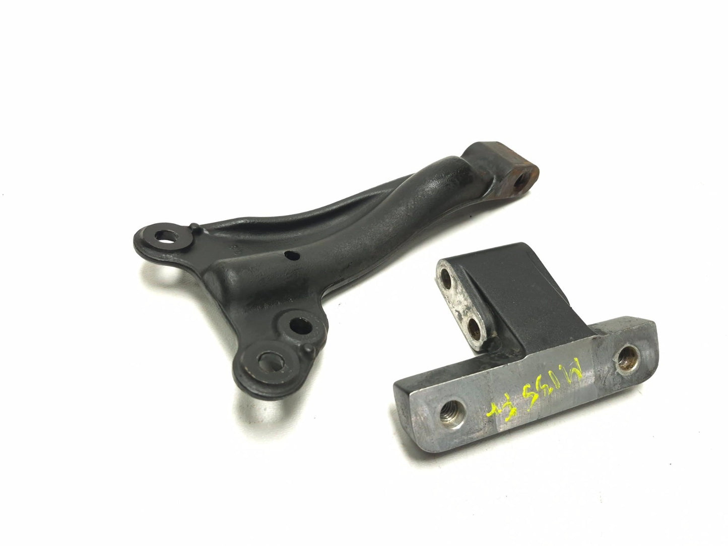 2016 Harley Davidson Dyna Fxdbp Rear Muffler Bracket & Engine Support Pair OEM