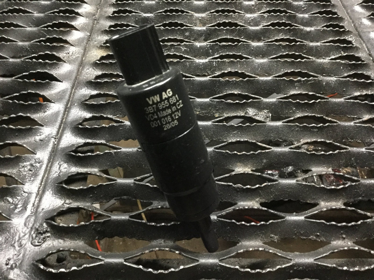 05 06 07 08 09 00 Audi A4 Headlight Washer Pump 3b7955681 OEM