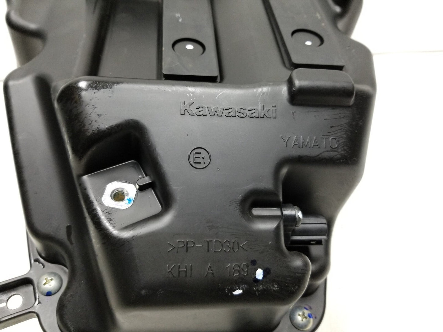2020 - 2022 Kawasaki Er650 Z650 Air Box Cleaner Filter Housing OEM