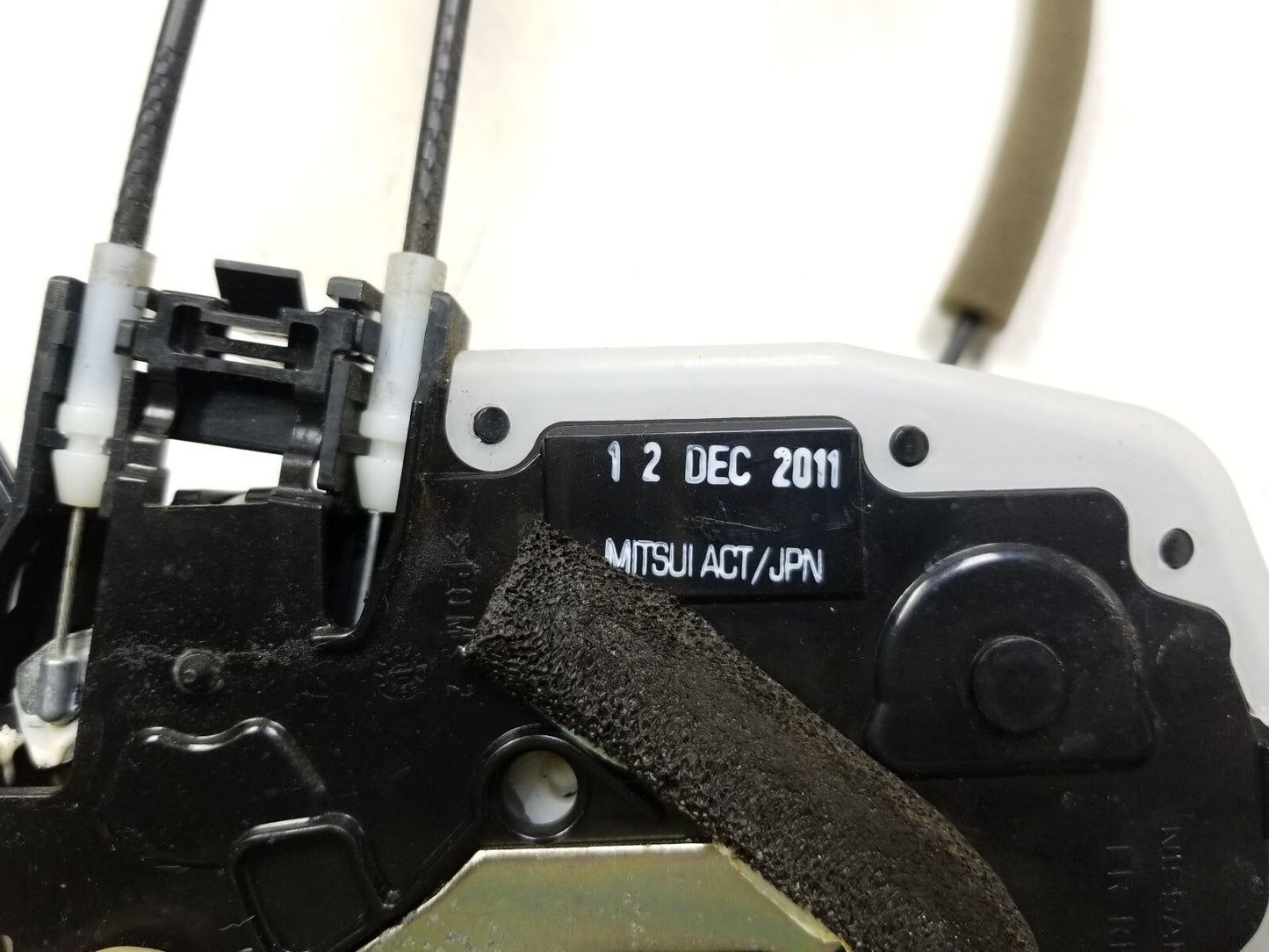 2008 - 2013 Nissan Rogue Front Door Lock Actuator Passenger Side Right OEM