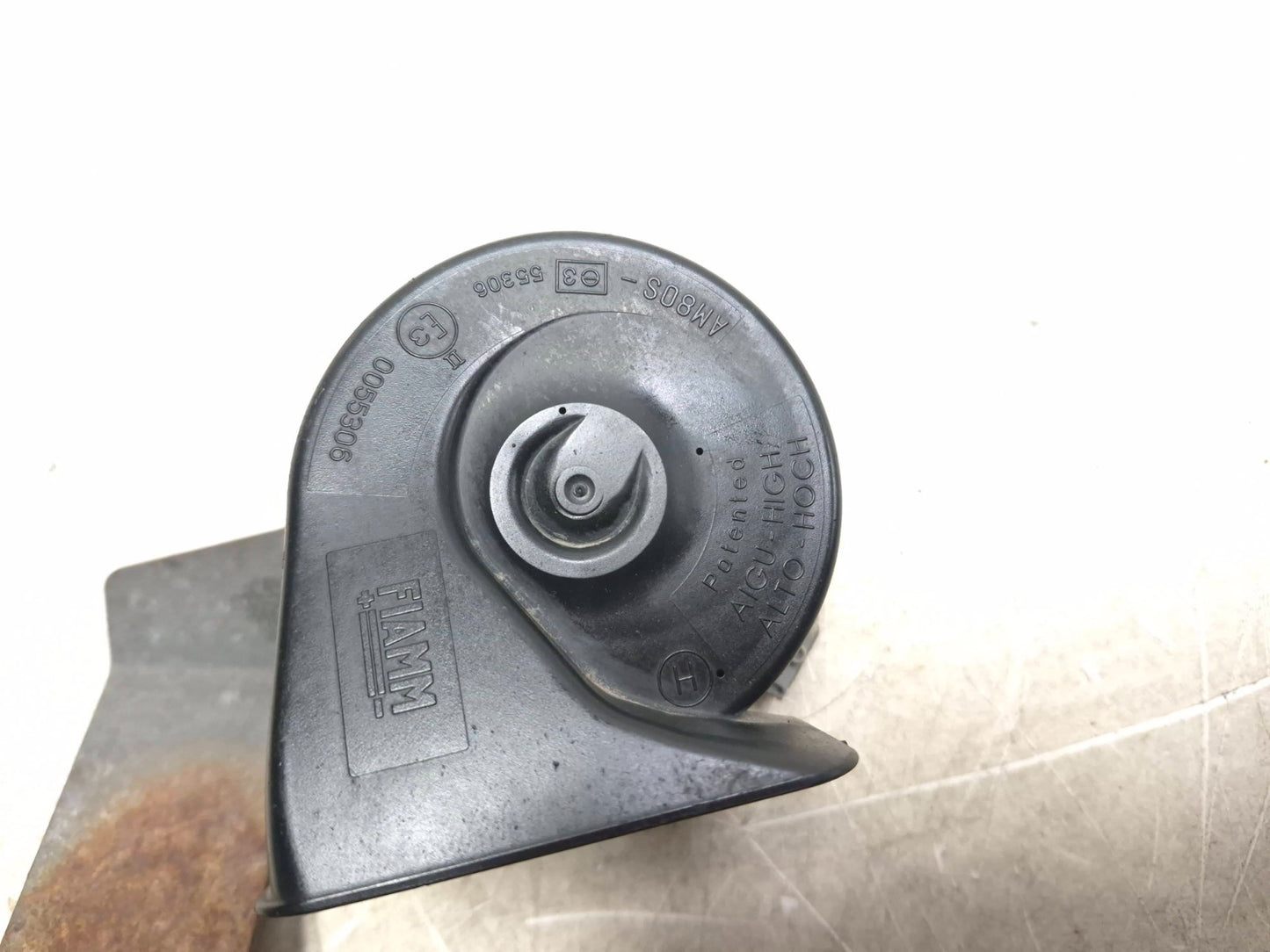 2007 Saab 9-5 Aero Low & High Note Tone Horn W/ Mounting Bracket OEM