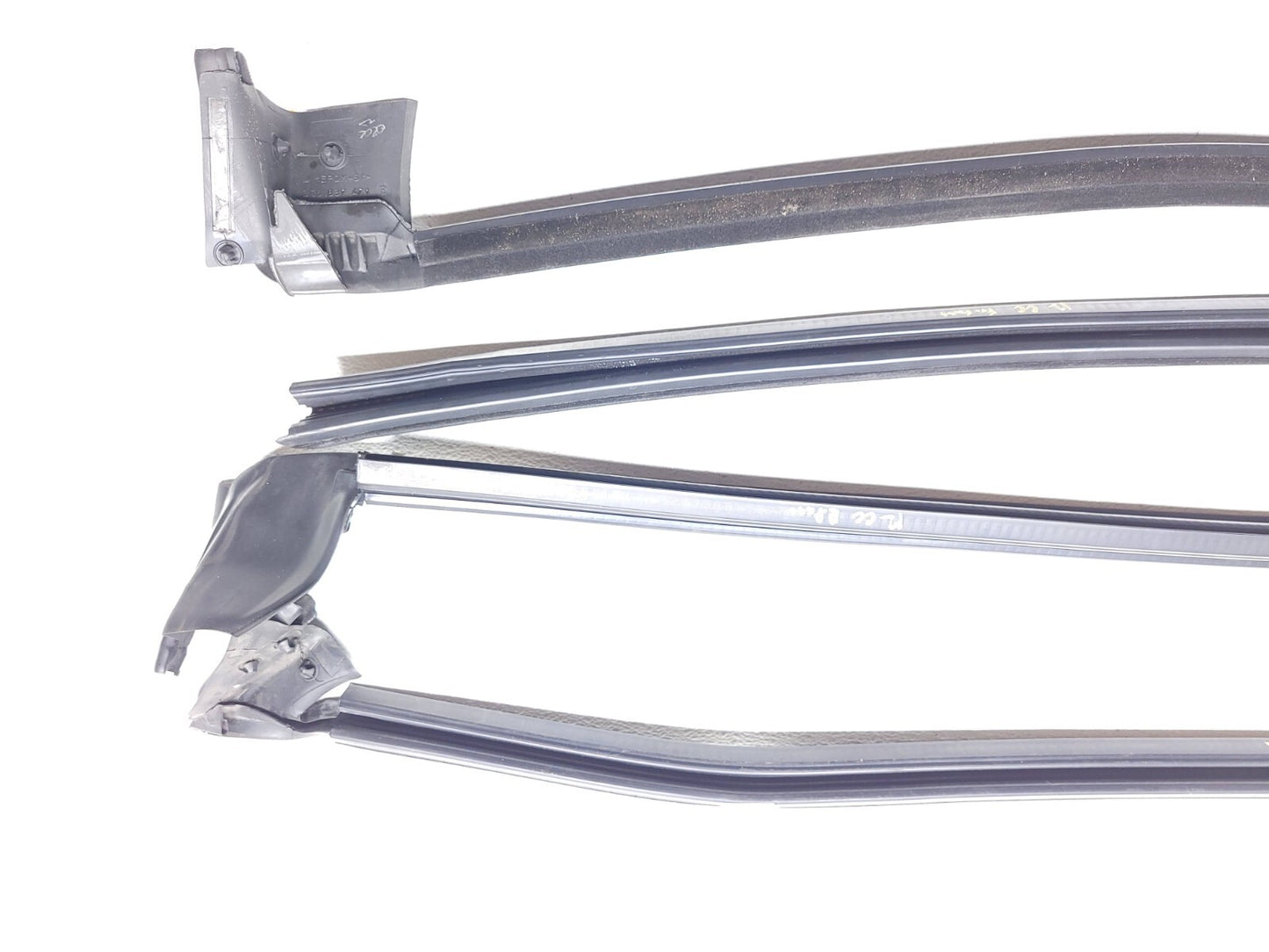 202 Volkswagen Cc Door Window Weatherstrip Seal 4pcs OEM
