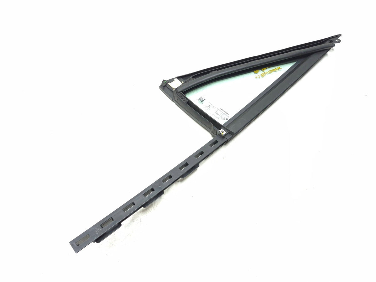 2015 Jeep Renegade Front Door Vent Glass Right Passenger Side OEM