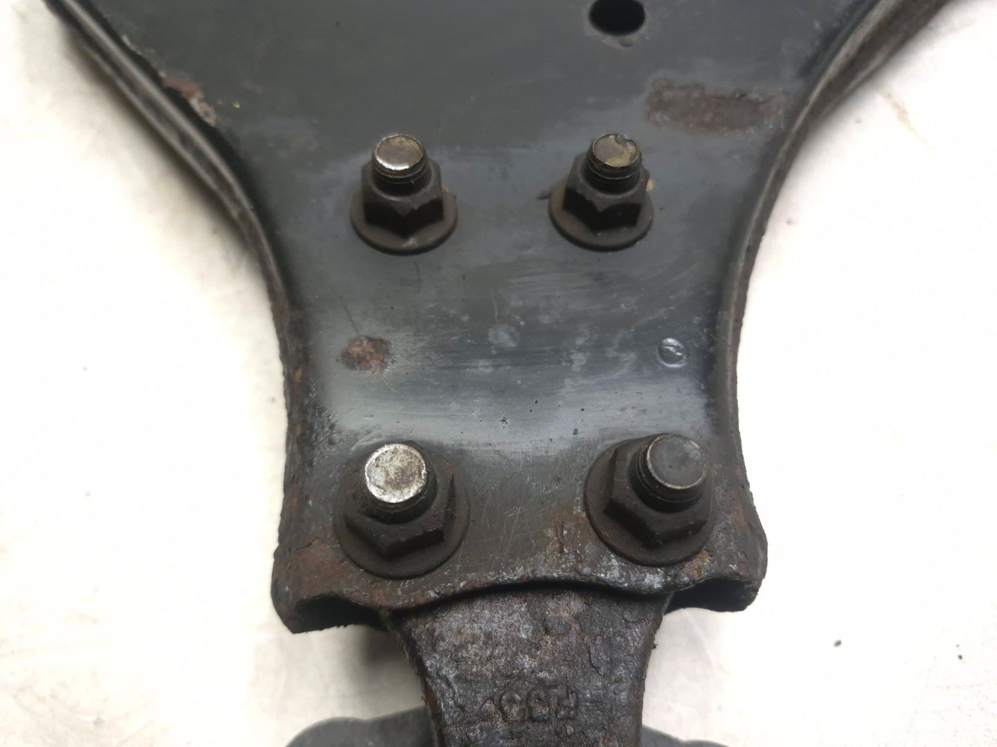 2008 Hyundai Tucson Front Left & Right Lower Control Arm Pair OEM