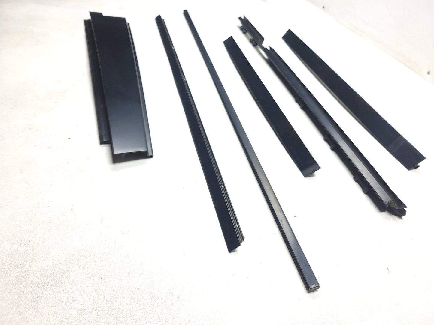 2007 Range Rover Rear Door Molding & Weatherstrip Seal Driver Side Left Set OEM