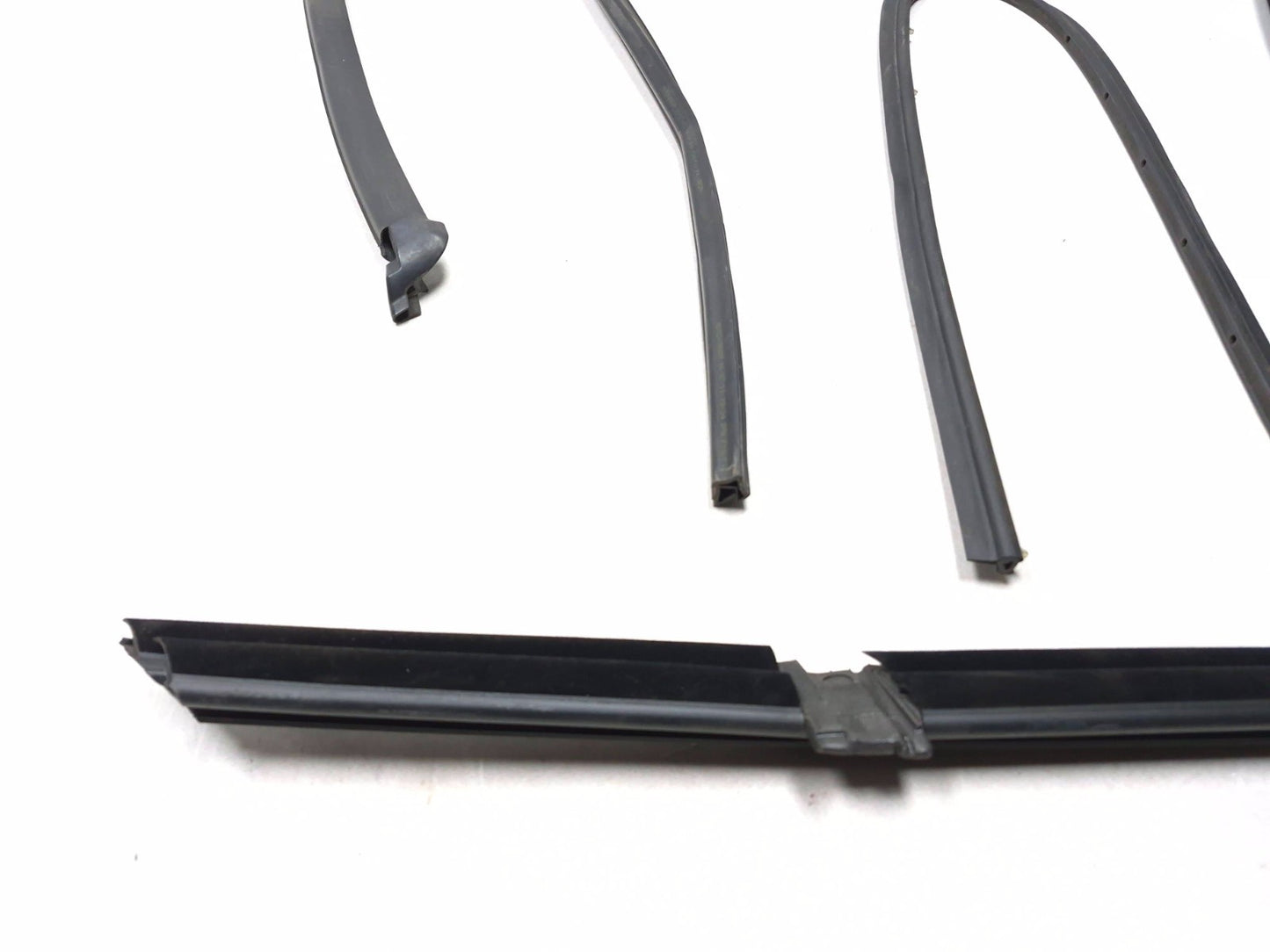 2011 BMW 535i F10 Rear Door Window Belt &weatherstrip Seal Passenger Side Rh OEM