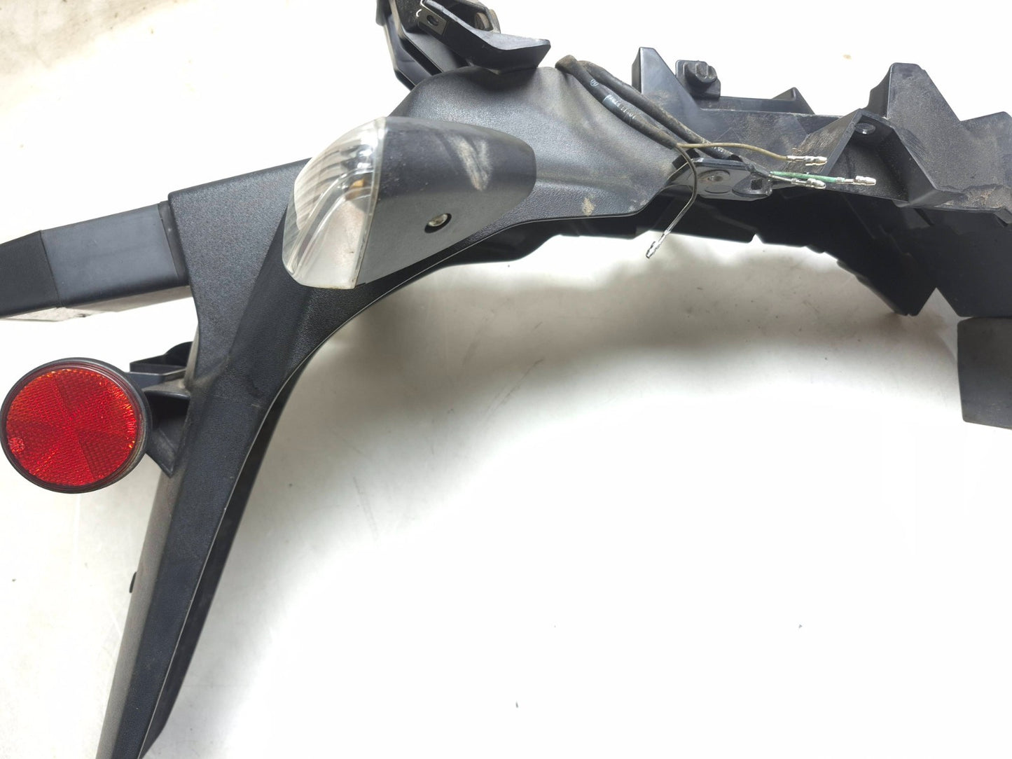 2015 Suzuki Gw250 Rear Tail Fender & License Holder & Turn Signal OEM