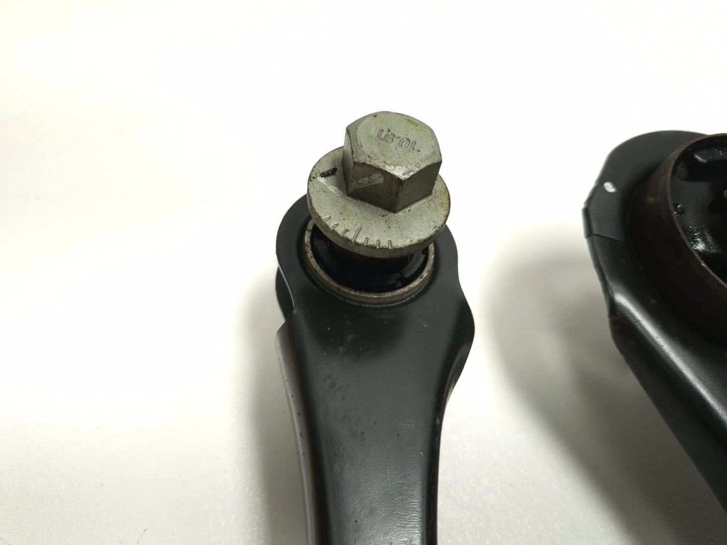 2019 Hyundai Kona Rear Control Arm Driver Side Left 4 Pcs OEM
