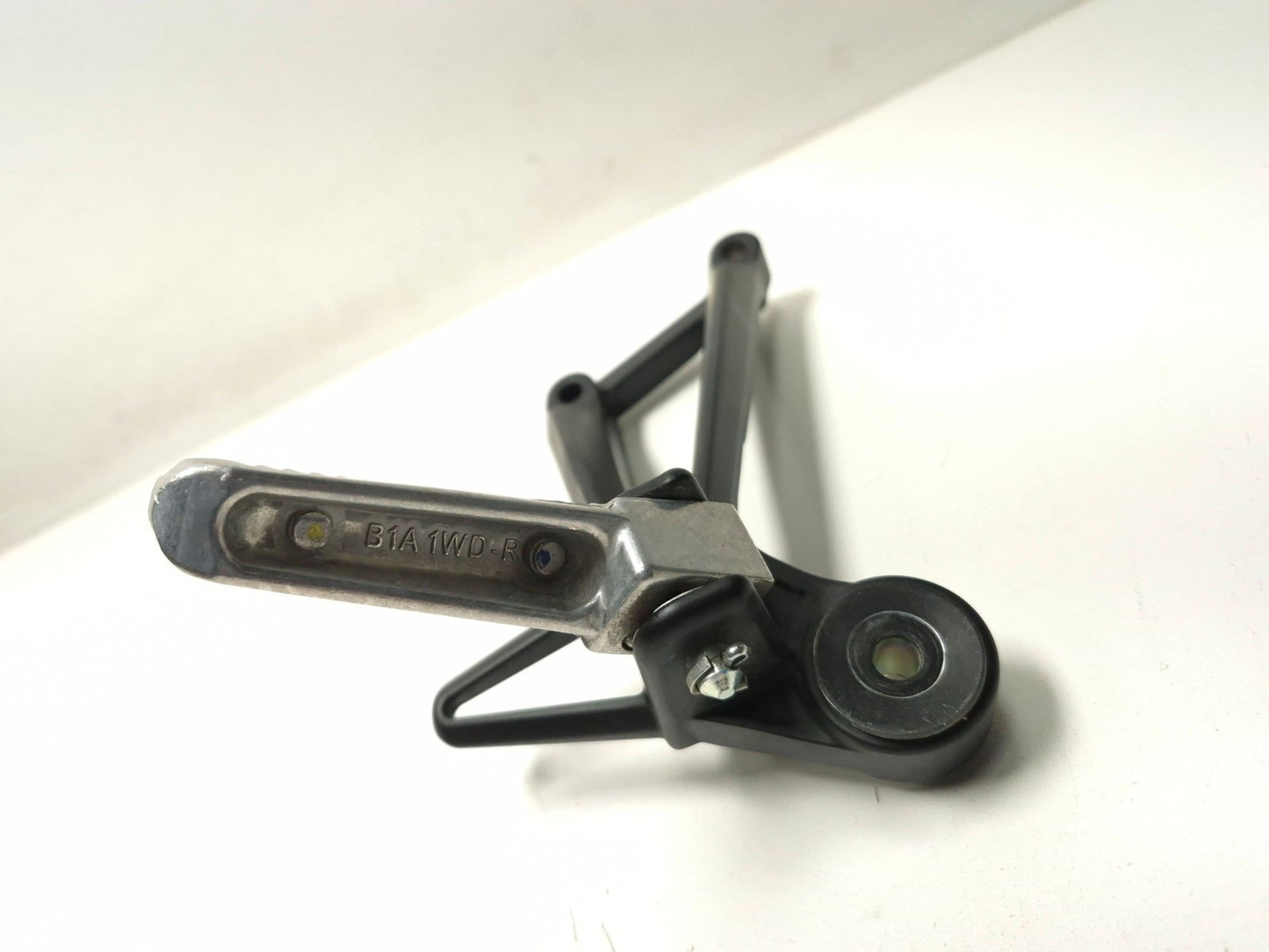 2025 Yamaha R3 Yfz320 Rear Footrest Left & Right Pair OEM