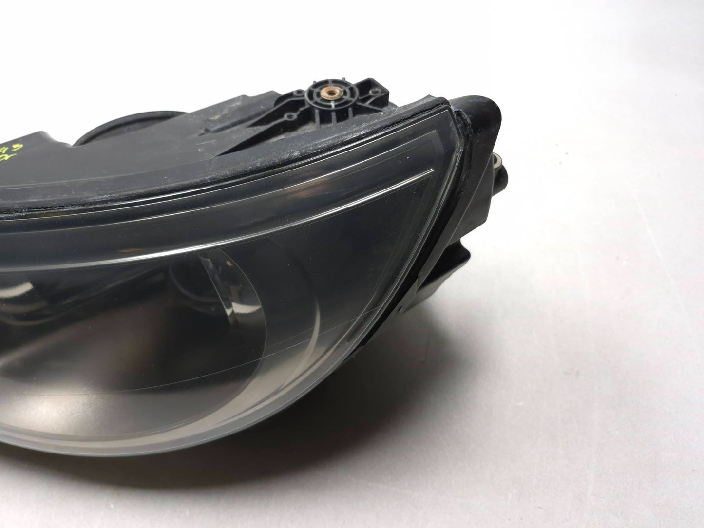 2011 Volkswagen Tiguan Headlight Left & Right Xenon OEM