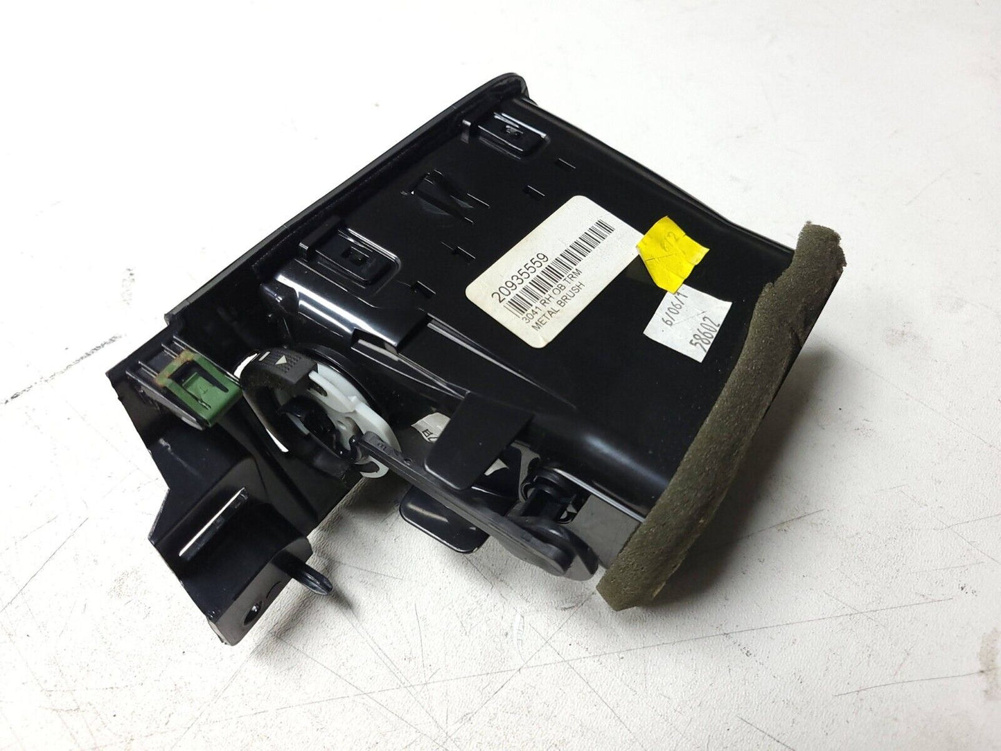 2010- 2014 Chevrolet Suburban Console Air Vent Grille W Center Left & Right OEM