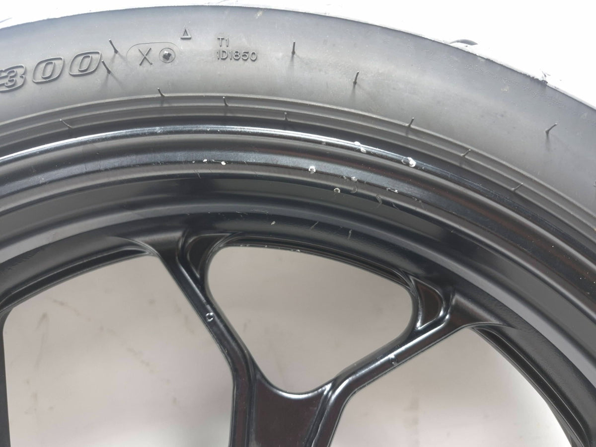 2025 Yamaha Yzf R3 Rear Wheel Rim W/ Tire Dunlop 140/70/r17 OEM