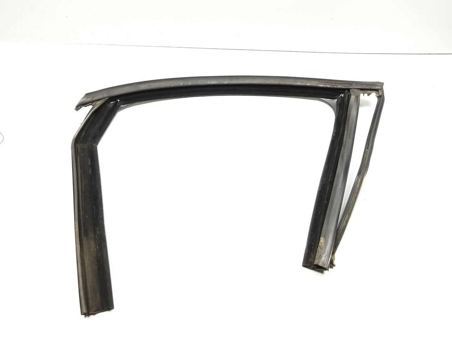 14-17 Fiat 500l Window Glass Weatherstrip Seal Rear Passenger Right Side  OEM