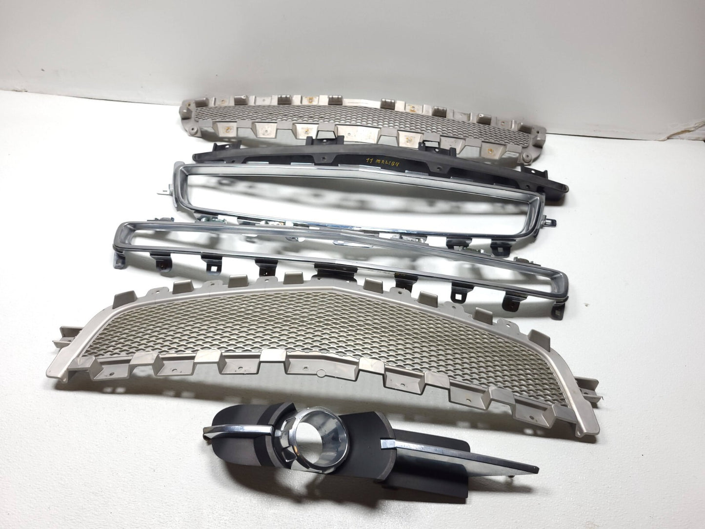 2010 Chevrolet Malibu Front Grille Chrome Trim OEM