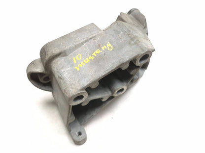 2010 Ford Mustang 4.0l Alternator Bracket 1l5e-102139-ba OEM