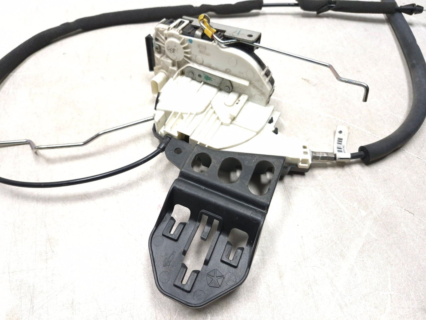 2018 Chrysler 300 Limited AWD Front Left Driver Side Door Handle Lock Latch OEM