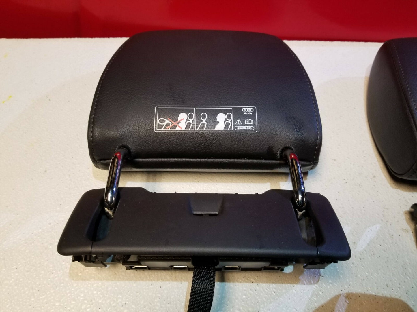 2015 Audi Q7 Rear Second Row Seat Headrest Left & Right Pair OEM