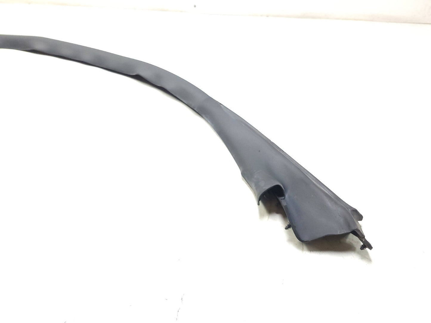 2009 - 2013 Hyundai Genesis Coupe Upper Door Glass Weatherstrip Left & Right OEM