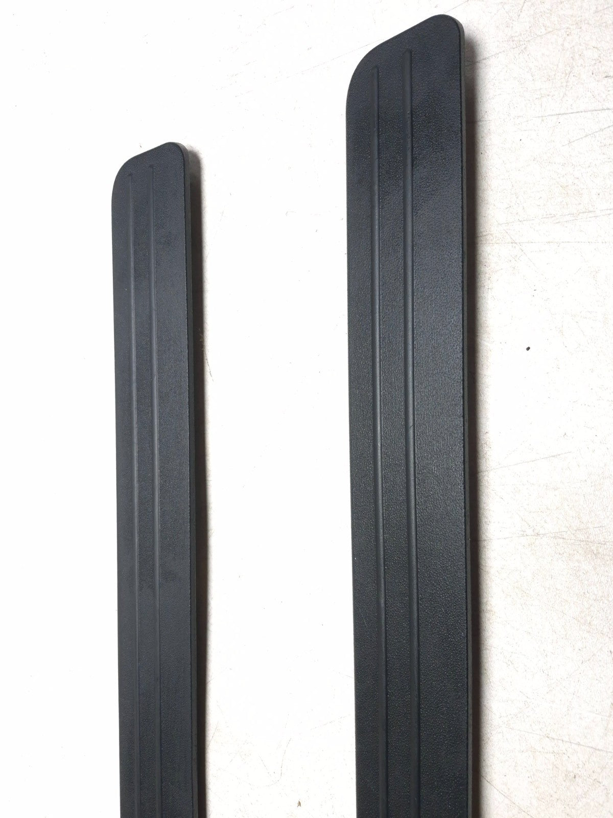 2013 Hyundai Genesis Door Sill Scuff Trim Cover Left & Right OEM