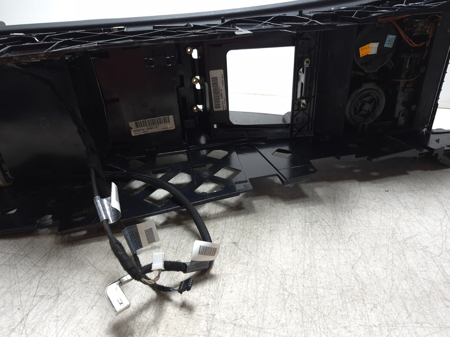 2008 BMW BMW X6 E71 Console Panel Armrest Cum Holder & Monitor Screen OEM