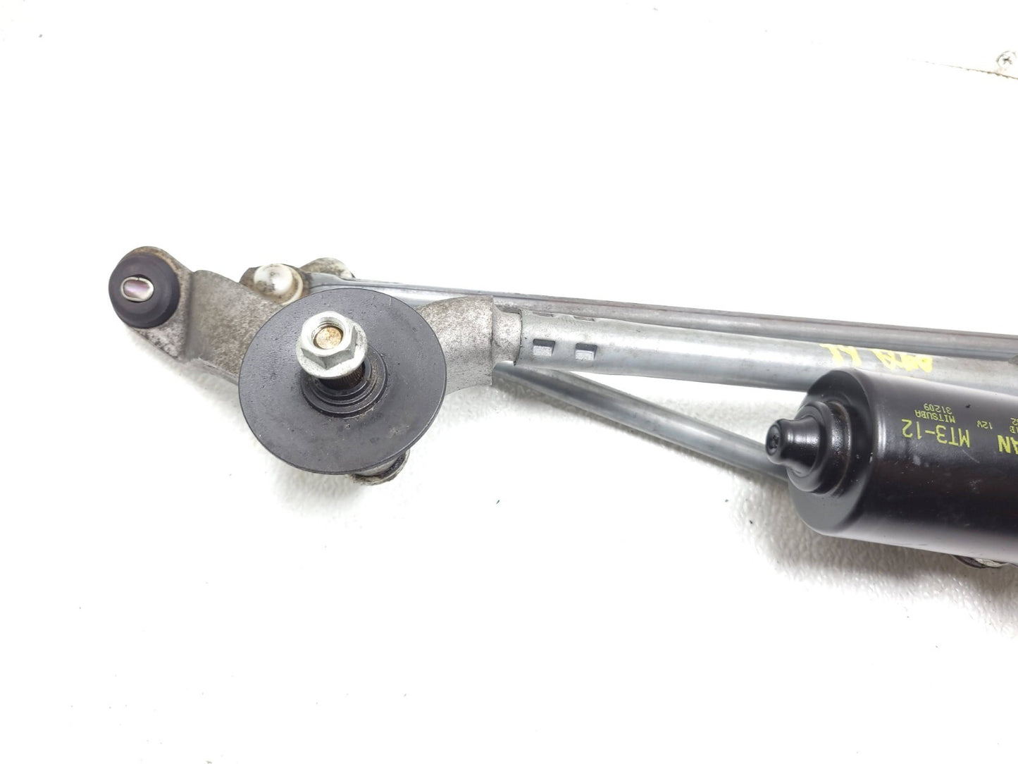 2014 Infiniti Windshield Wiper Motor W/ Linkage OEM