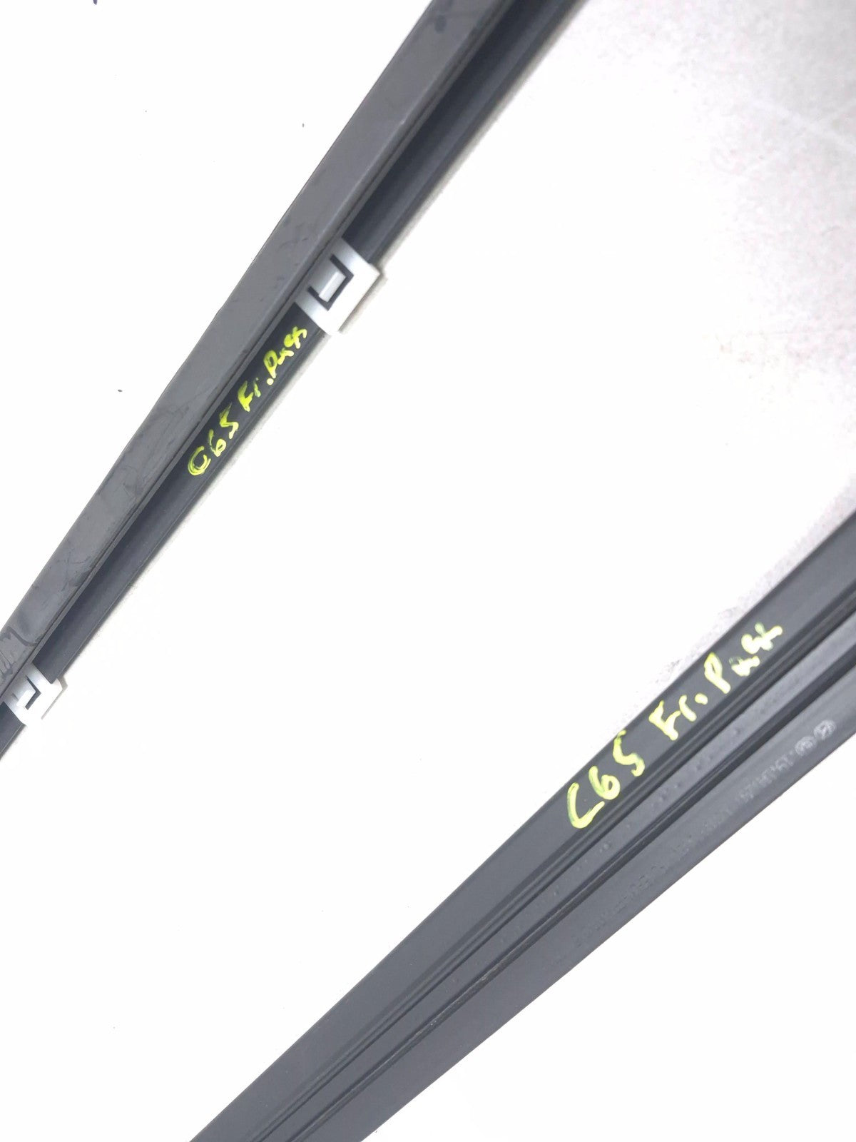 2019 Hyundai Kona Front Door Weatherstrip Seal Passenger Side Right 5pcs OEM