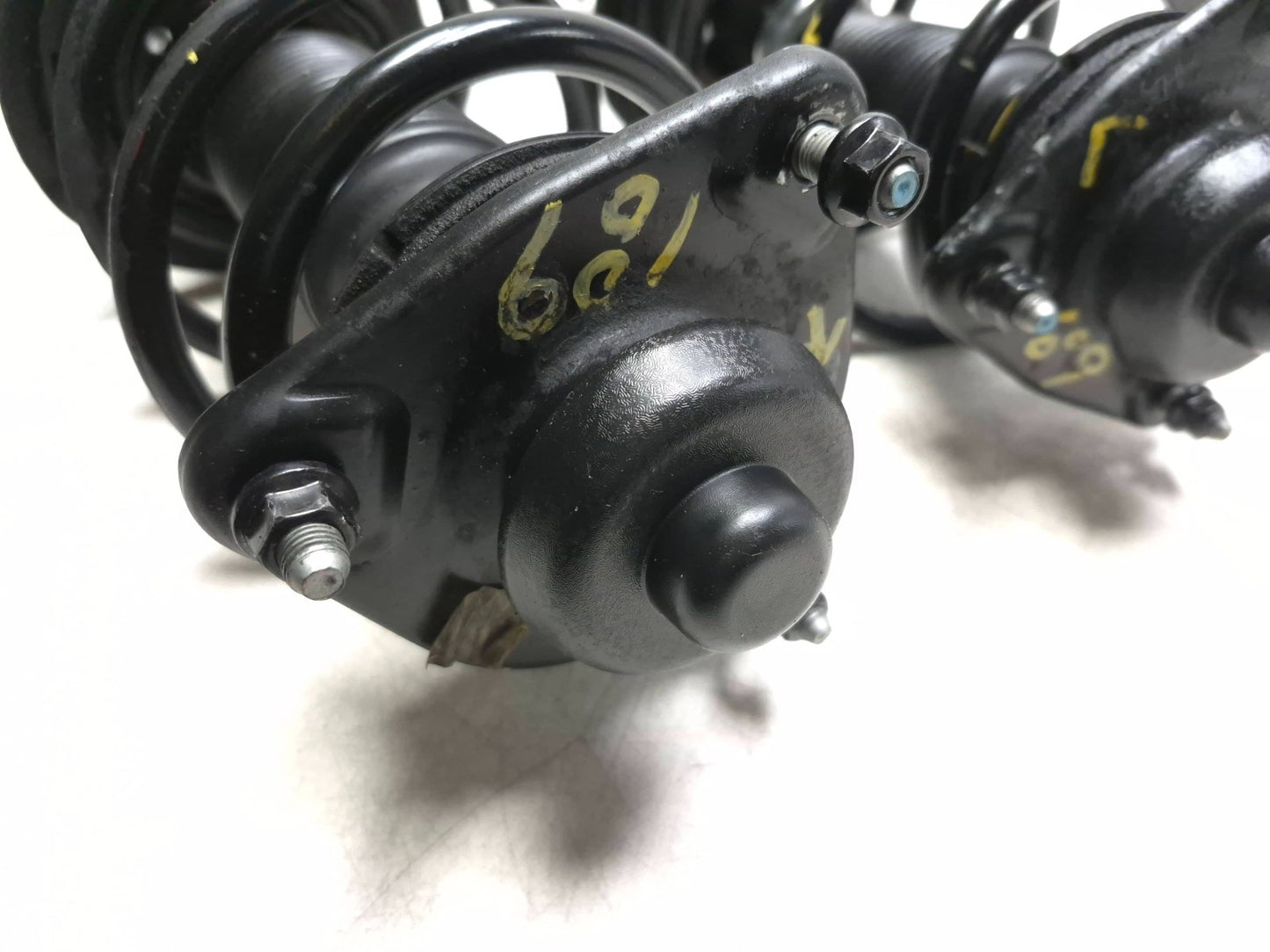 2013 Hyundai Genesis Coupe Front Shock Strut Absorber With Spring Pair OEM