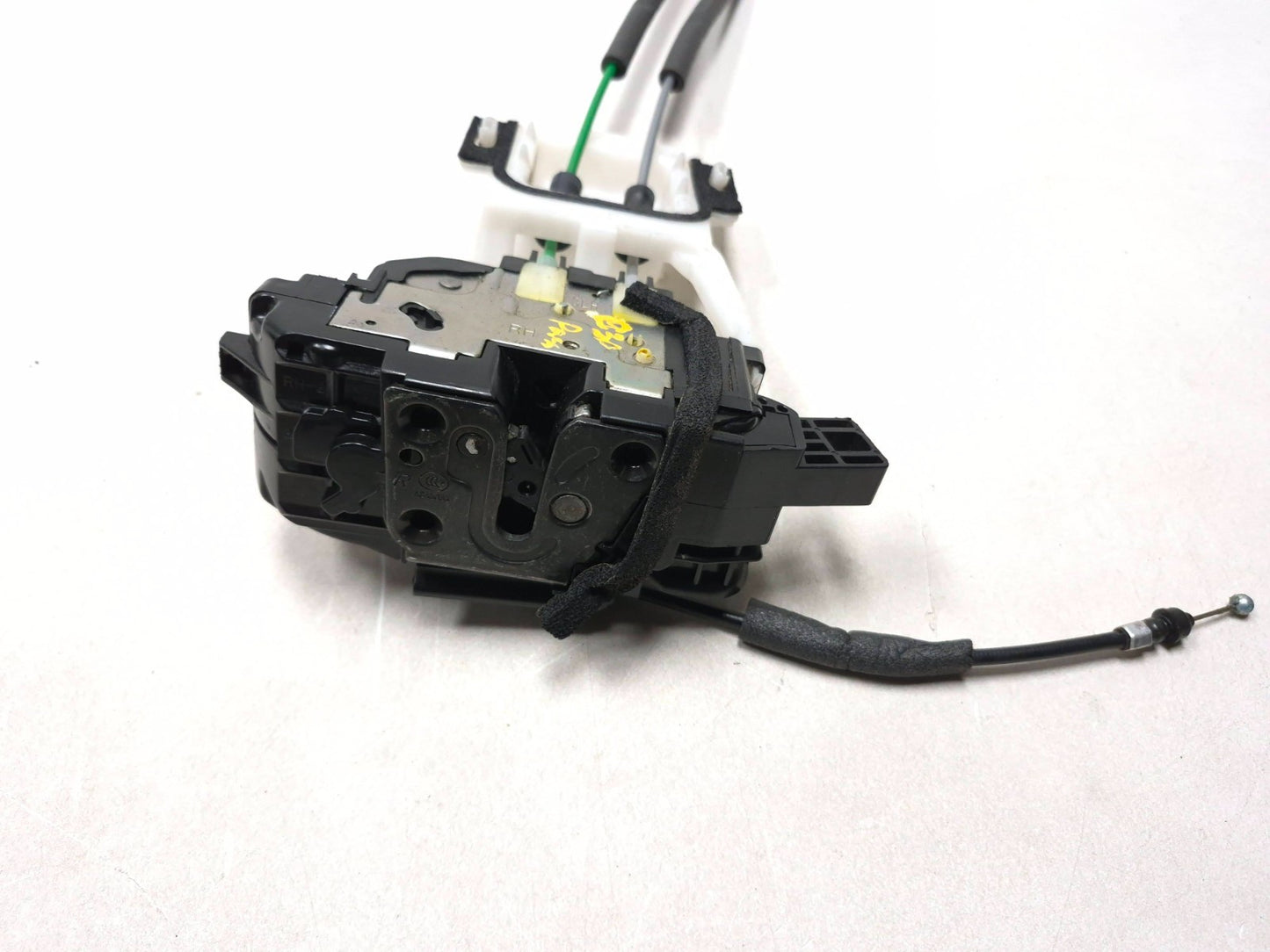 2013 Hyundai Genesis Coupe Door Lock Actuator Front Passenger Side Right OEM