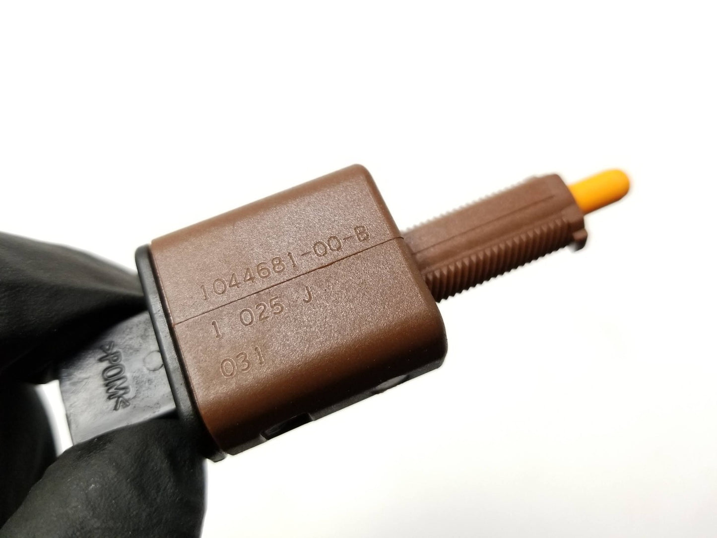 2021 Tesla Model 3 Brake Pedal Switch 1044681-00-b OEM