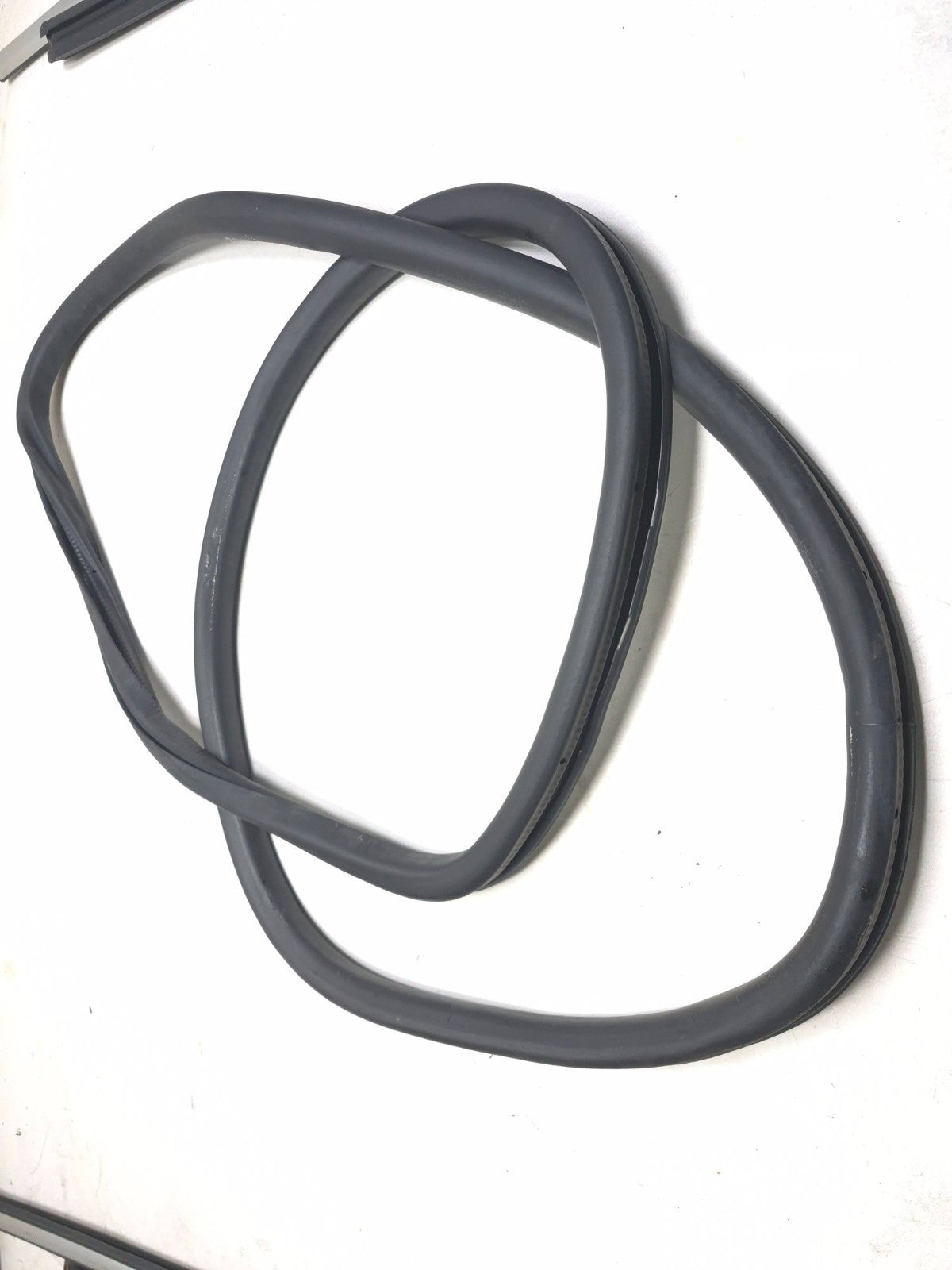 2011 Volkswagen Tiguan Rear Door Weatherstrip Seal Passenger Side Right 4pcs OEM