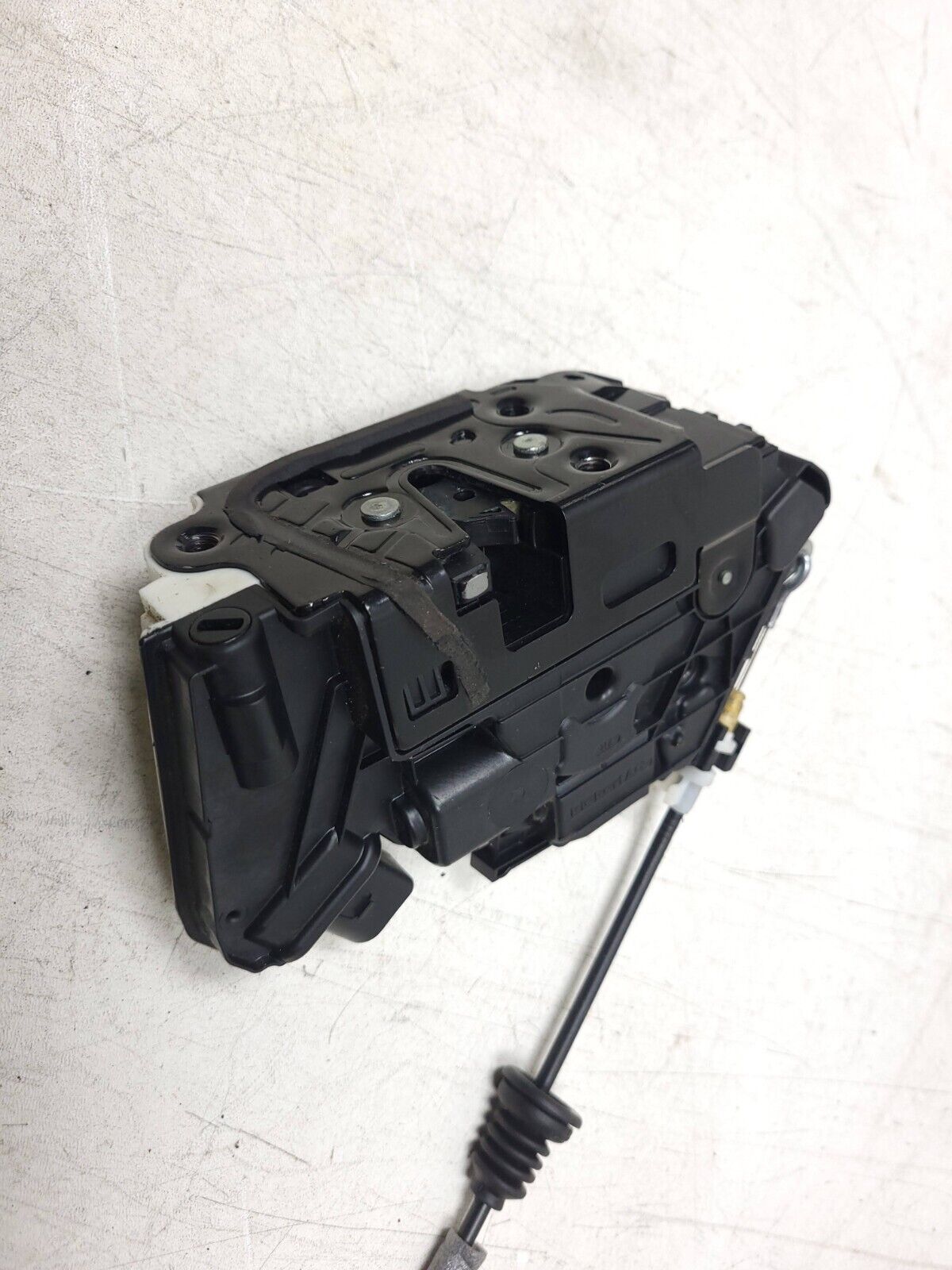 13- 17 Volkswagen Tiguan Door Lock Latch Actuator Front Passenger Side Right OEM