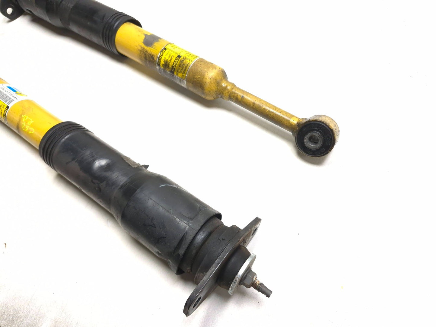 2020 Dodge Challenger Rear Shock Strut Absorber Left & Right Pair OEM