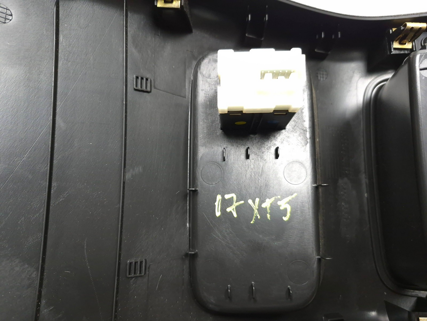 2017 Cadillac Xt5 Center Console Rear Cover Trim Panel Air Vent OEM